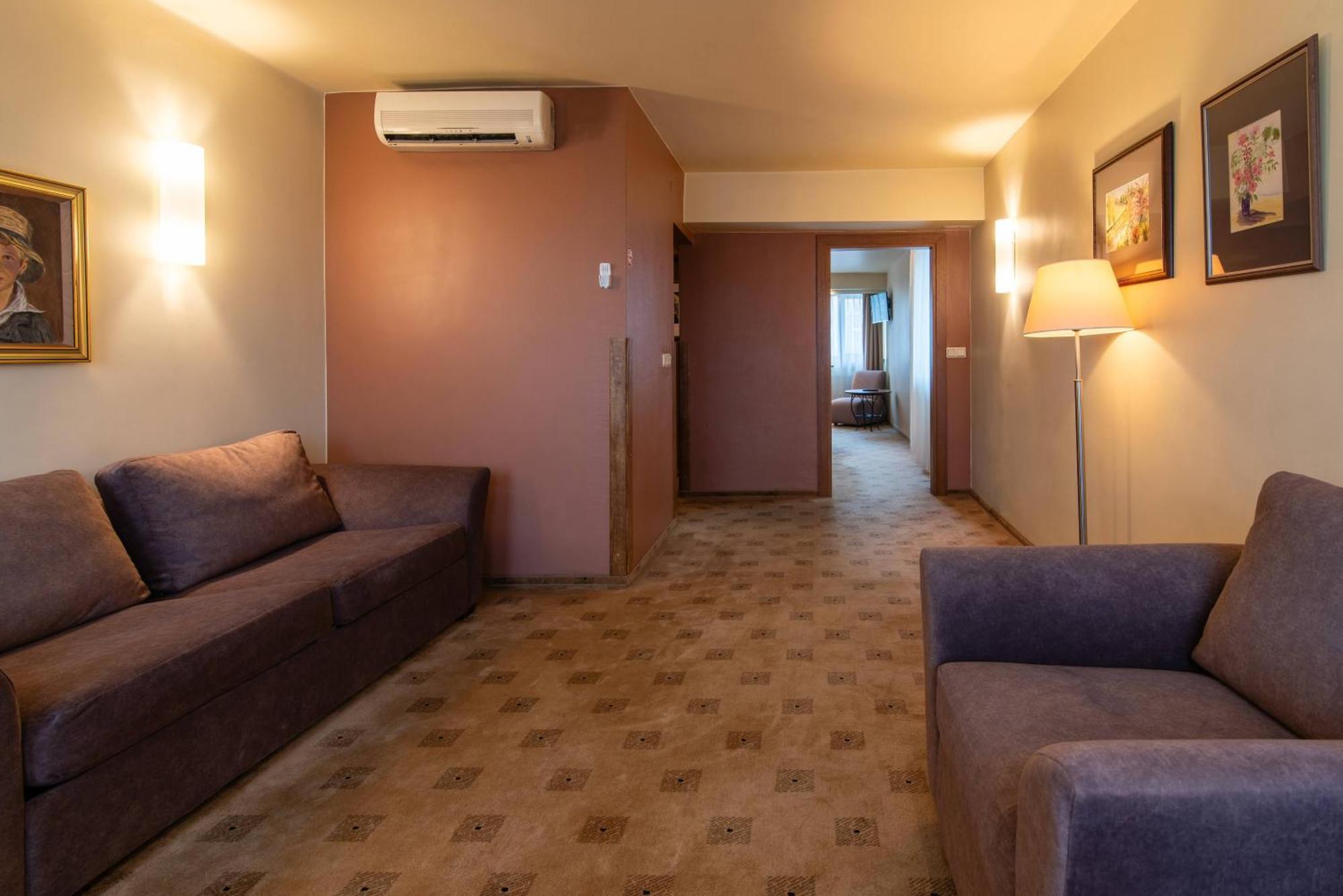 Western Hotel 4*