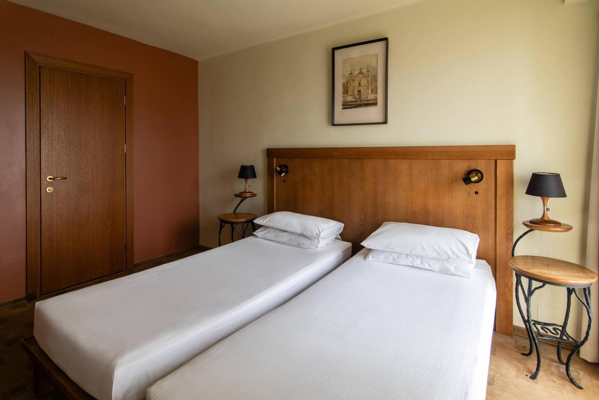 Western Hotel VNO
